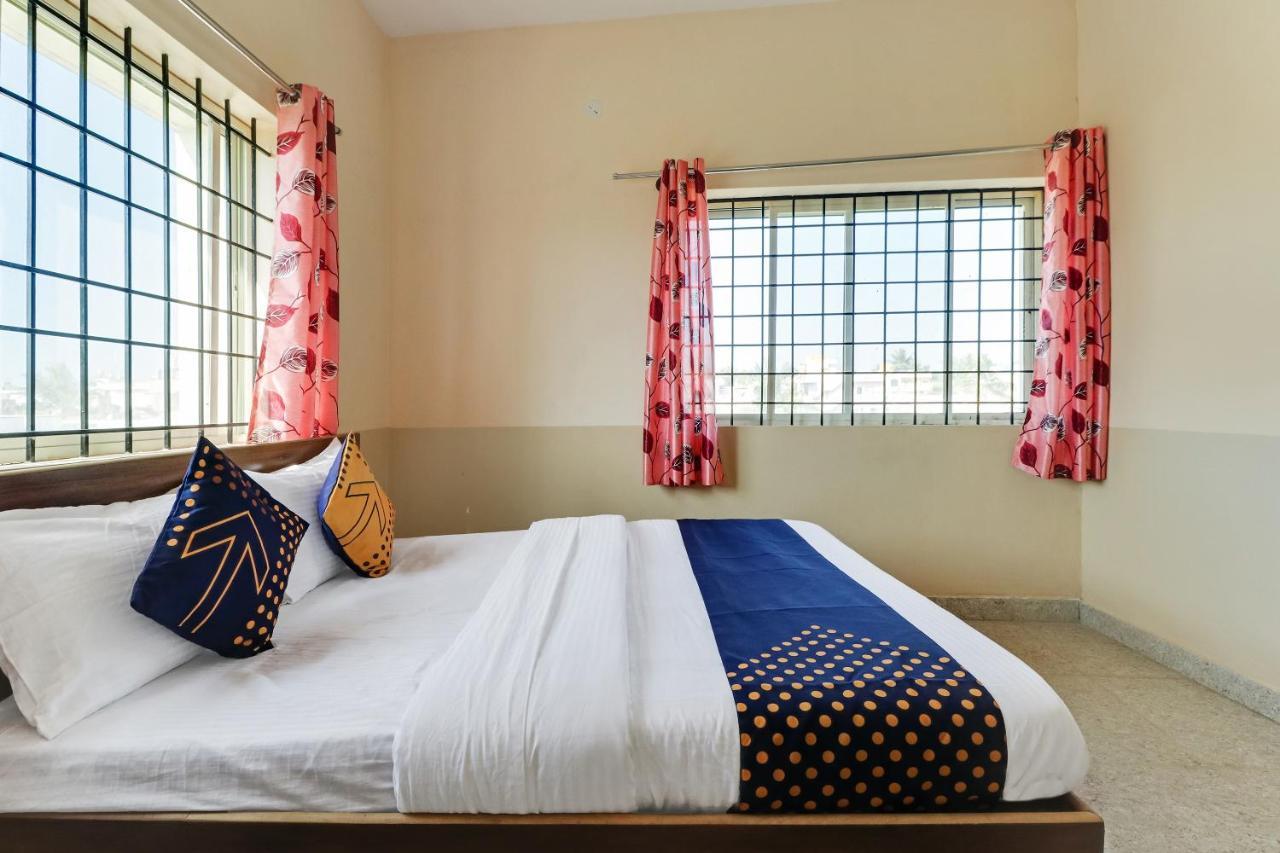 Spot On 76940 Sri Annapoorneshwari Residency Boarding & Lodging Hotell Hassan Exteriör bild